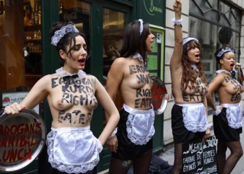 Les Femen manifestent seins nus près de l'Élysée contre la venue d'Erdogan