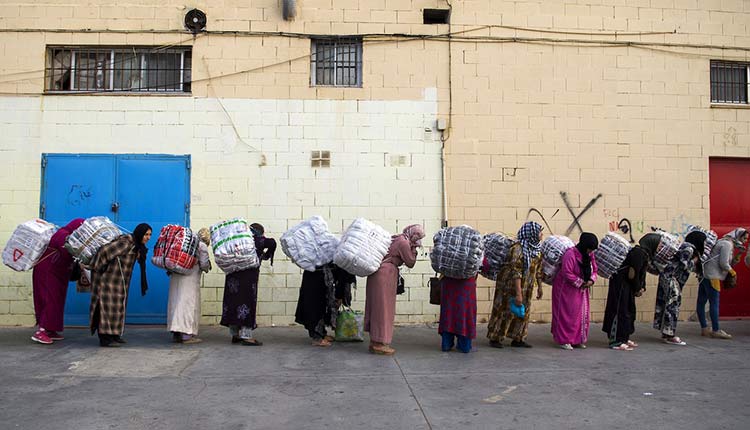La situation humiliante et dégradante des « femmes mulets » marocaines