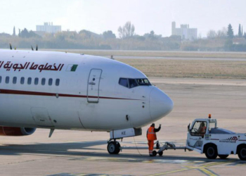 Un avion d'Air Algérie perd une pièce métallique au décollage