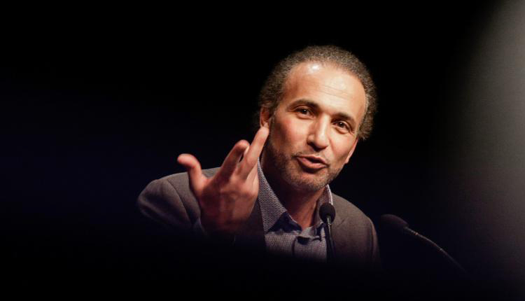 France : la garde à vue de Tariq Ramadan prolongée