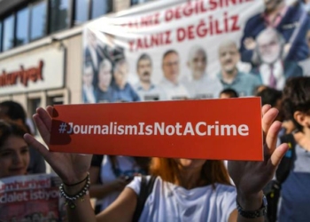 Turquie: prison à vie pour trois journalistes renommés