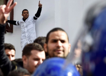 Tunisie: de futurs médecins manifestent pour leur diplôme