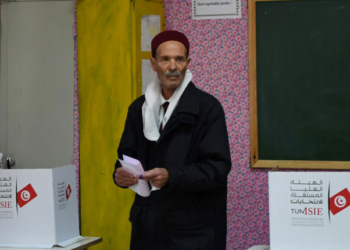 La Tunisie vote, sans enthousiasme, pour ses premières municipales