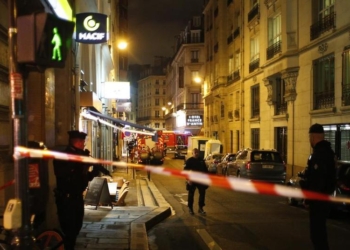 VIDEO. Un homme agresse plusieurs personnes avec un couteau à Paris