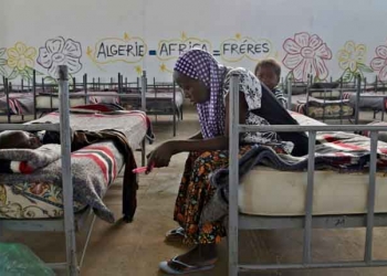 Au Maroc, des migrants survivent dans une décharge