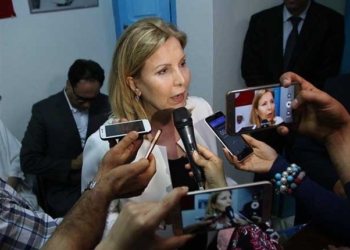 Salma Elloumi s’oppose à l’exclusion de Chahed et appelle à l’unité