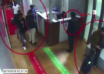 Image tirée d'une vidéosurveillance obtenue le 10 octobre 2018 par l'agence de presse turque DHA montrant des Saoudiens soupçonnés d'avoir pris part à la disparition de Jamal Khashoggi à leur arrivée à l'aéroport d'Istanbul le 2 octobre 2018. AFP PHOTO / DHA / © Demiroren News Agency/AFP