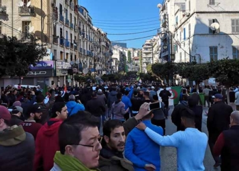 Les Algériens manifestent contre un 5e mandat de Bouteflika