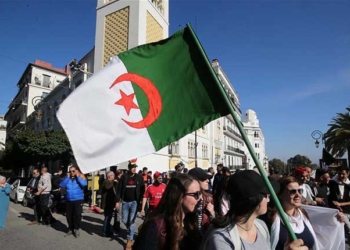 La France fait montre d'une très grande prudence face à la situation en Algérie