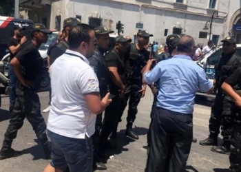 Tunisie: Deux attentats suicides à Tunis, un policier tué