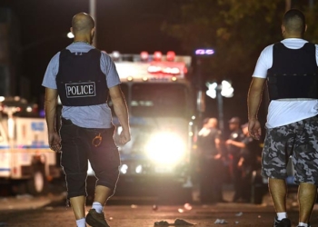 États-Unis : la police traque les auteurs présumés d'une fusillade à New York