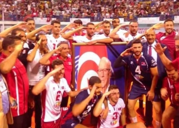 Sacrée championne d'Afrique, la sélection nationale offre son trophée à BCE