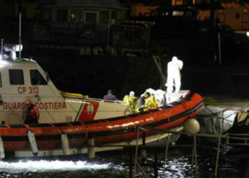 Les corps de 13 femmes retrouvés après un naufrage en mer, la « pire » tragédie de l’année