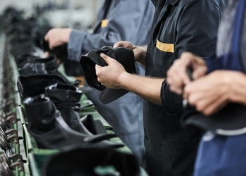 Tunisie : 150 ouvriers bloquent leur usine de fabrication de chaussures