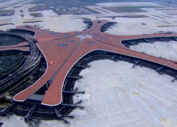 VIDEO. Images du premier vol depuis plus grand aéroport du monde