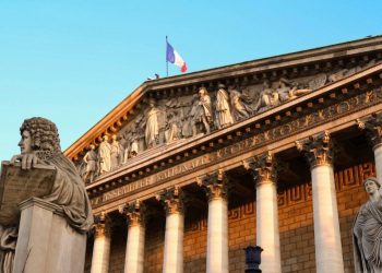 France : un député contaminé par le coronavirus et placé en réanimation