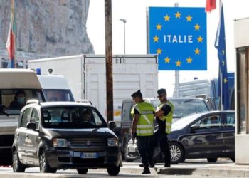 Début de réouverture en ordre dispersé des frontières en Europe