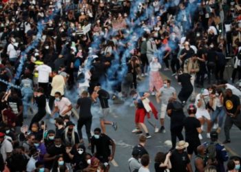 France : incidents à Paris et manifestation de colère contre les violences policières
