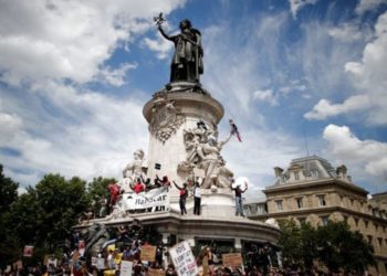 Plusieurs milliers de manifestants à Paris contre le racisme, quelques heurts