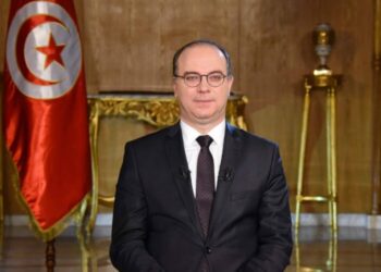 Tunis, — Le président de la République, Kaïs Saïed, a reçu, mercredi, au palais de Carthage, le chef du gouvernement Elyes Fakhfakh, le président de l'Assemblée des représentants du peuple (ARP), Rached Ghannouchi et le secrétaire général de l'Union générale tunisienne du travail (UGTT), Noureddine Tabboubi. Kaïs Saïed a annoncé, lors de cette rencontre, avoir reçu, dans la matinée, la démission du chef du gouvernement. Cette rencontre a permis de passer en revue les moyens de surmonter la crise politique actuelle tout en faisant prévaloir l'intérêt suprême de la Tunisie, indique la présidence de la République dans un communiqué. Le chef de l'État a souligné la nécessité de régler les problèmes conformément à la Constitution, affirmant le souci d'éviter tout conflit. « L’État est au-dessus de toute considération et la justice doit suivre son cours. Il est hors de question de toucher à la dignité de qui que ce soit », a-t-il insisté. Le chef du gouvernement a tiré les conséquences de la décision d'Ennahdha, principal parti de la coalition gouvernementale au pouvoir, de plaider en faveur d'un vote de défiance à son encontre. Kaïs Saïed dispose désormais d'une semaine pour désigner un nouveau Premier ministre qui disposera à son tour d'un délai de deux mois pour former un nouveau gouvernement et le faire investir par le Parlement.