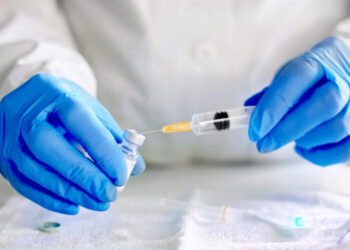Coronavirus: Une mutation rendrait le Covid-19 plus contagieux mais moins meurtrier