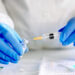 Coronavirus: Une mutation rendrait le Covid-19 plus contagieux mais moins meurtrier