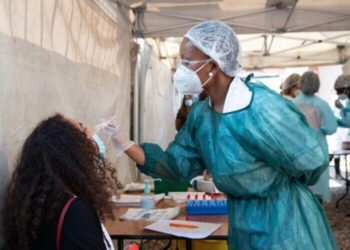 Coronavirus: Des zones d'alerte maximale instaurées en France