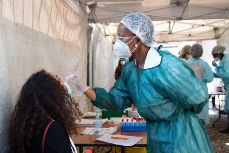 Coronavirus: Des zones d'alerte maximale instaurées en France