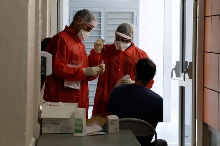 Coronavirus: Nouveau record en France avec 13.498 contaminations en 24 heures