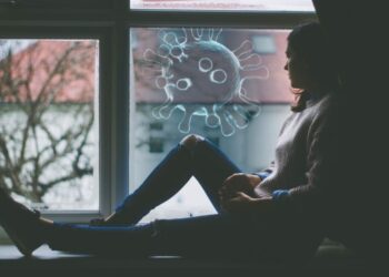 Covid-19: Il faudra vivre avec le virus au moins jusqu'à l'été prochain