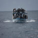 Un Italien débarque à Lampedusa sur un bateau de migrants