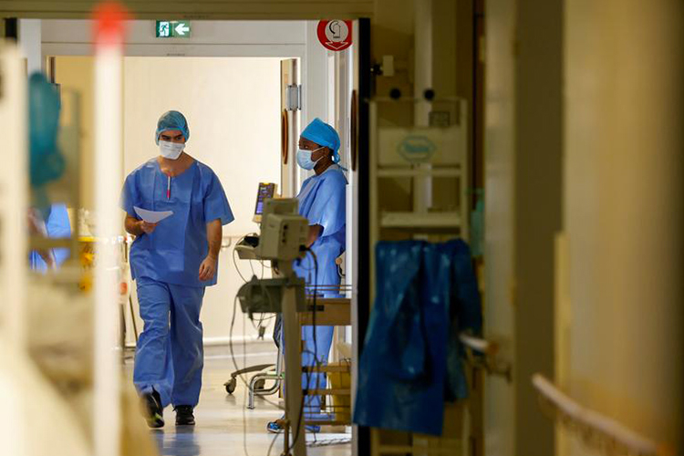 Coronavirus: Plus de 58.000 contaminations quotidiennes en France, un record