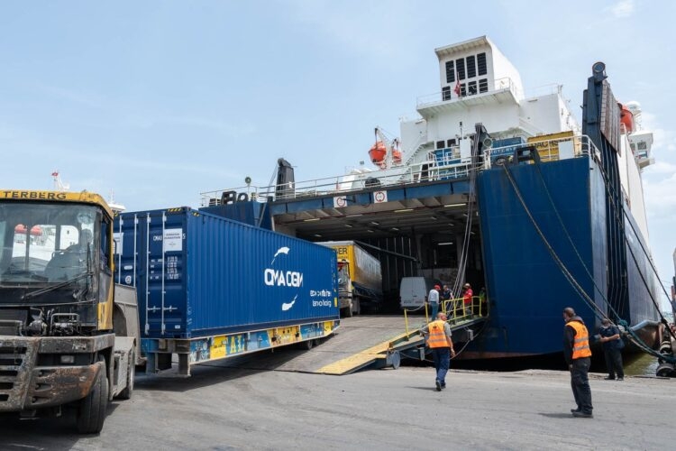 Tunisie : CMA CGM achemine gratuitement 55 tonnes de matériel médical