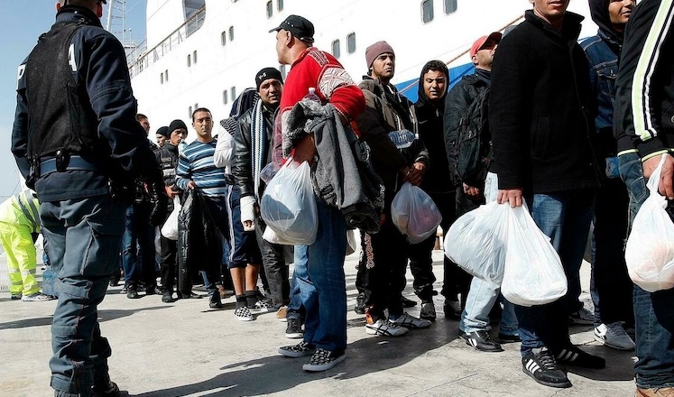 Ghannouchi menace l'Italie de 500.000 migrants si elle n'intervient pas en Tunisie